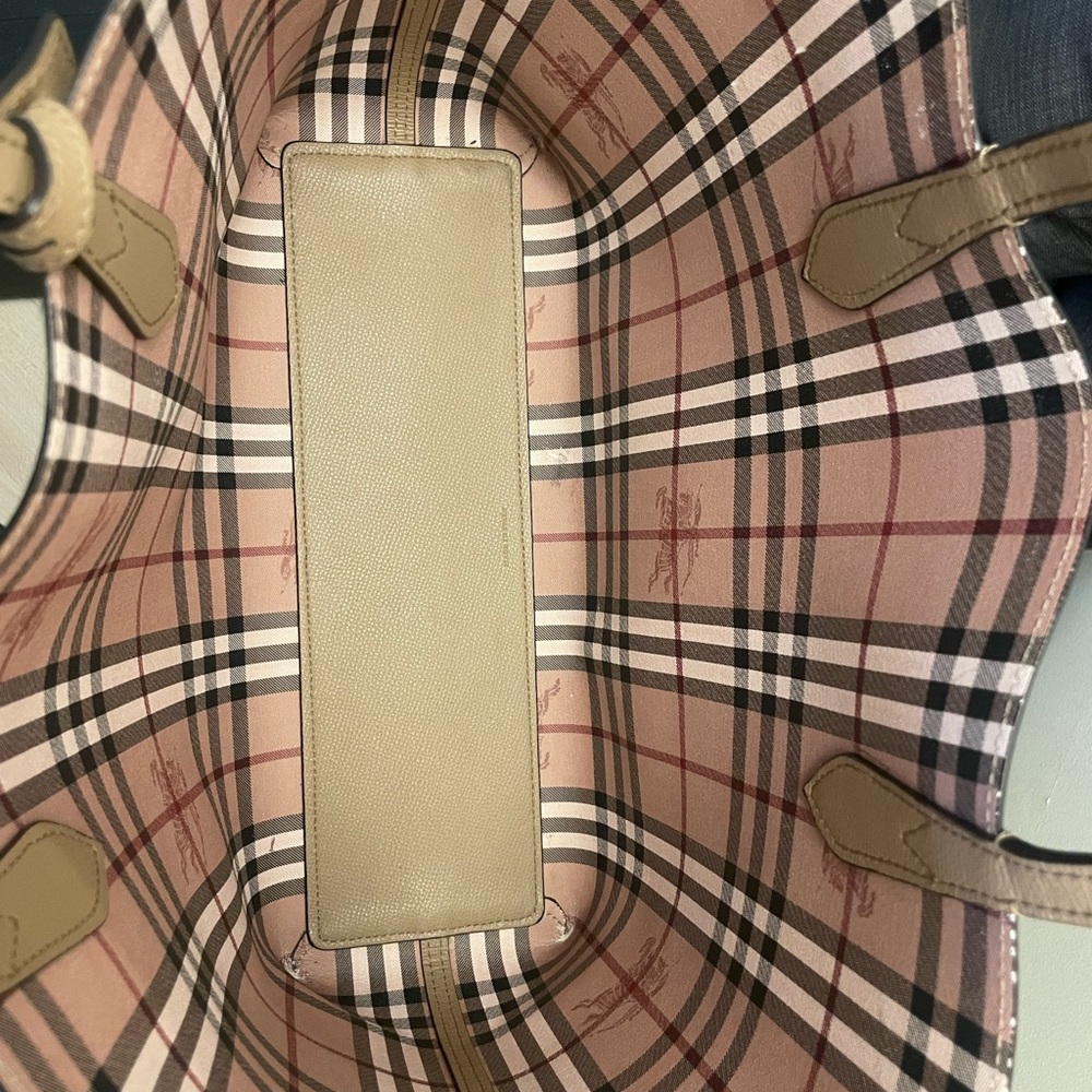 Burberry Medium Reversible Leather Tote - Mid Camel, Haymarket Check - Picture 5 of 16